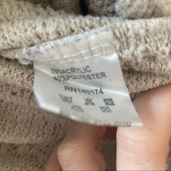 Roxy - Picture 5 of 6